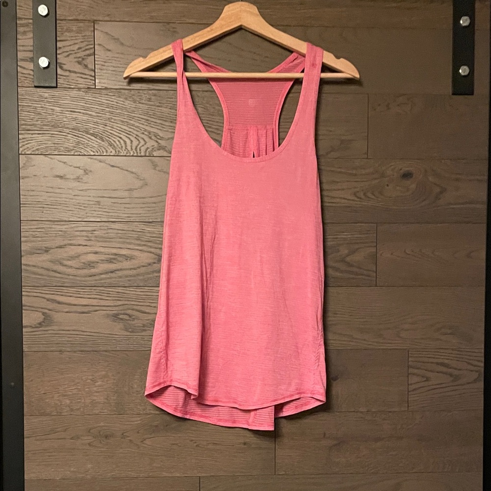 Lululemon Singlet Style Peekaboo back tank top